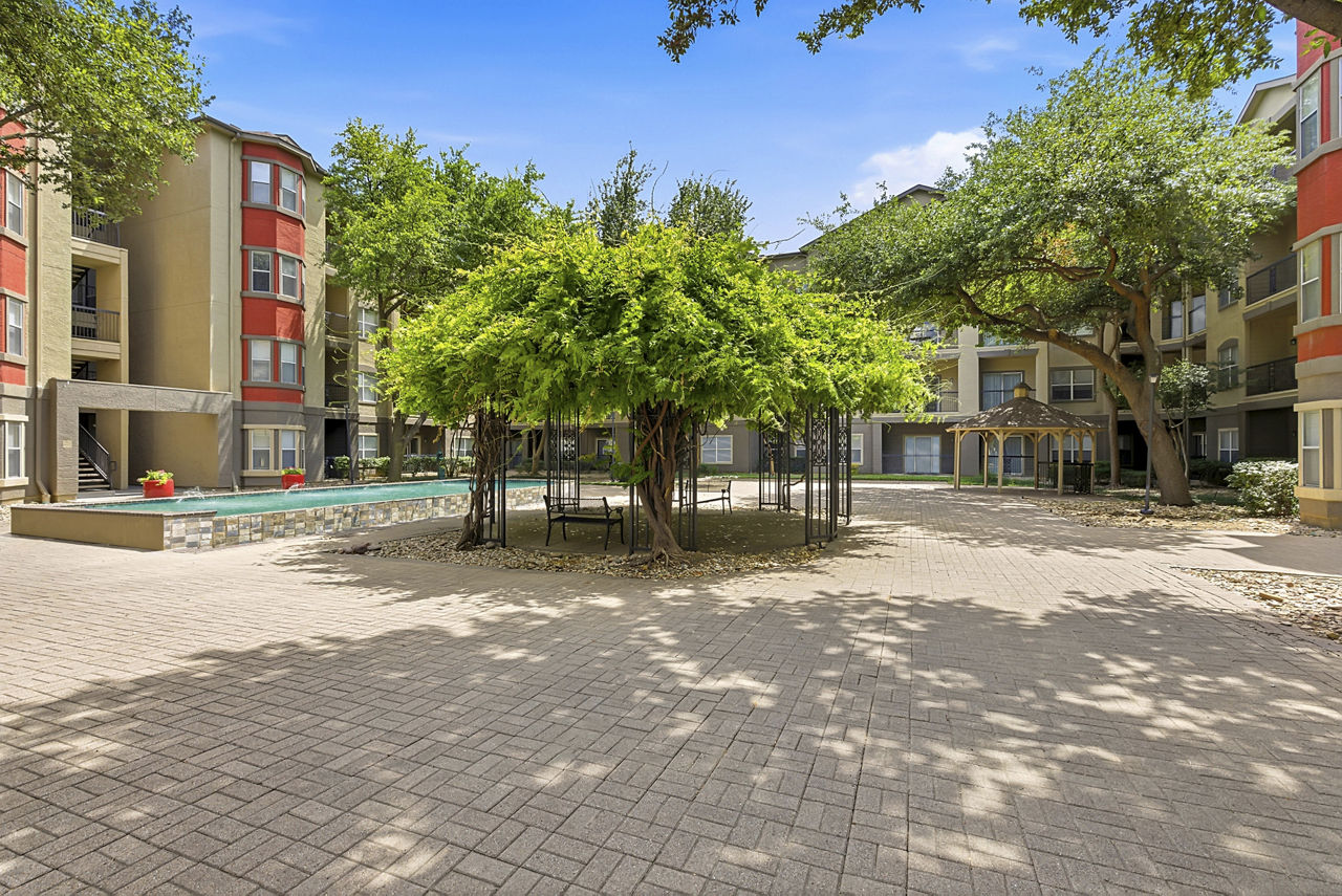 Courtyard at Inwood On The Park