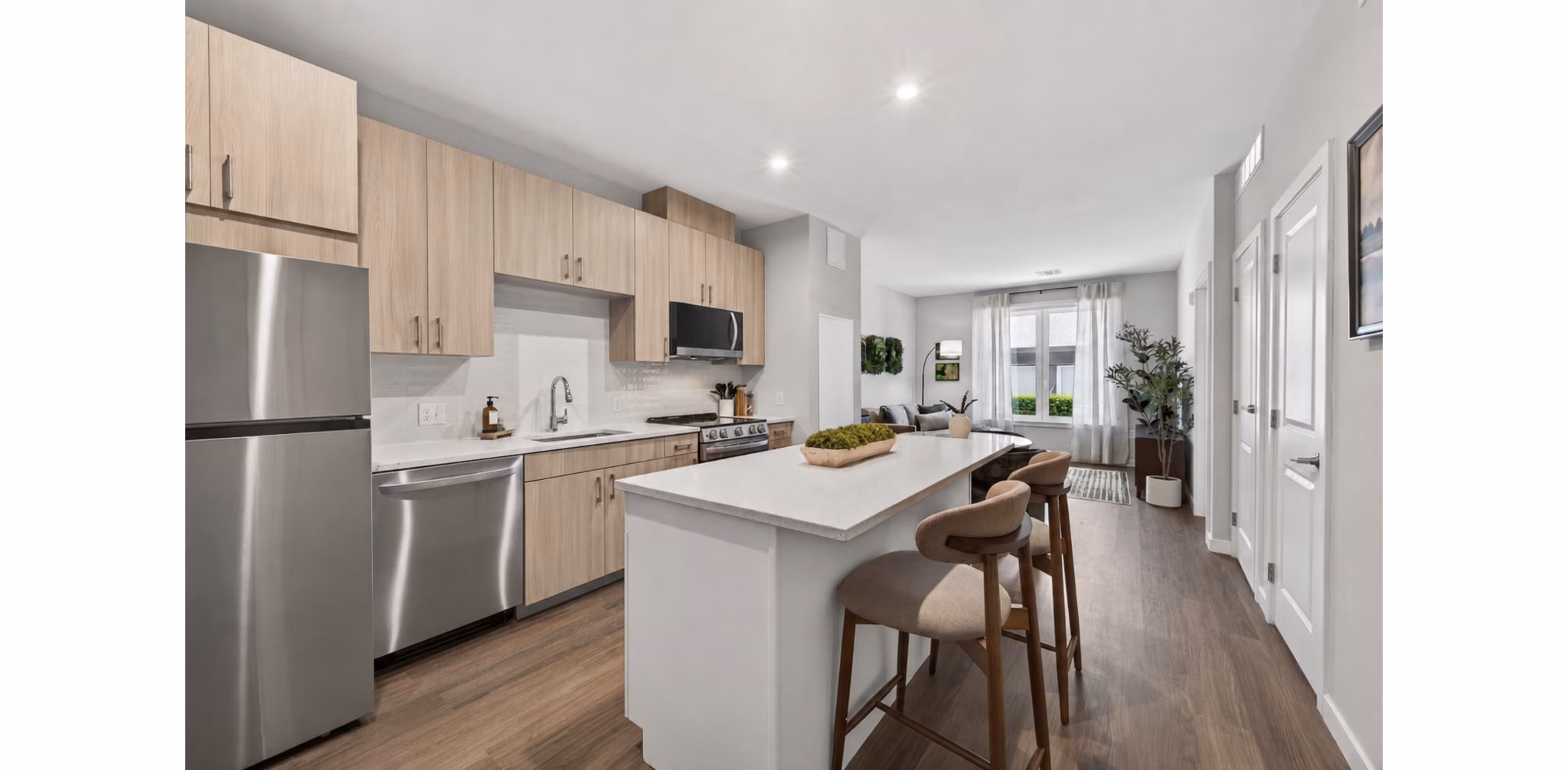 dining room at Alta 412 at Abington Station Apartments 