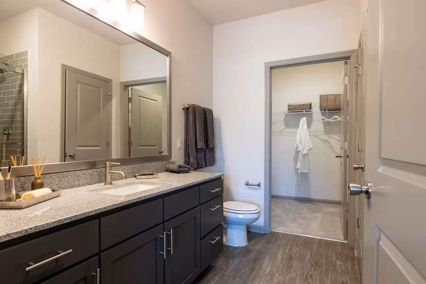 bathroom at Amberleigh South Apartments