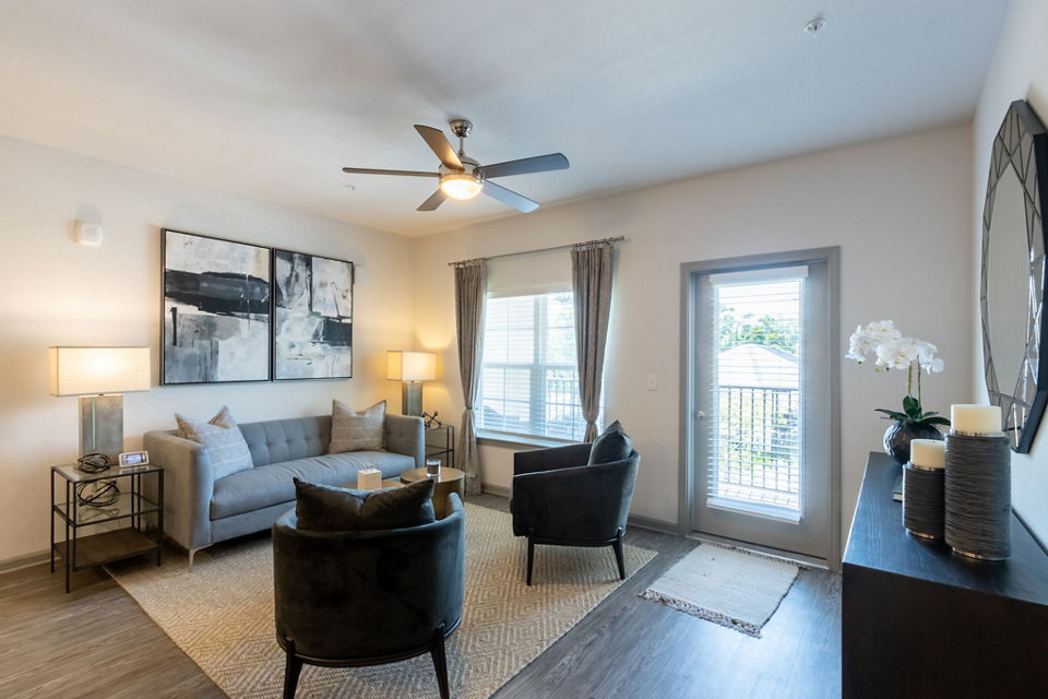 living room at Amberleigh Southb Apartments