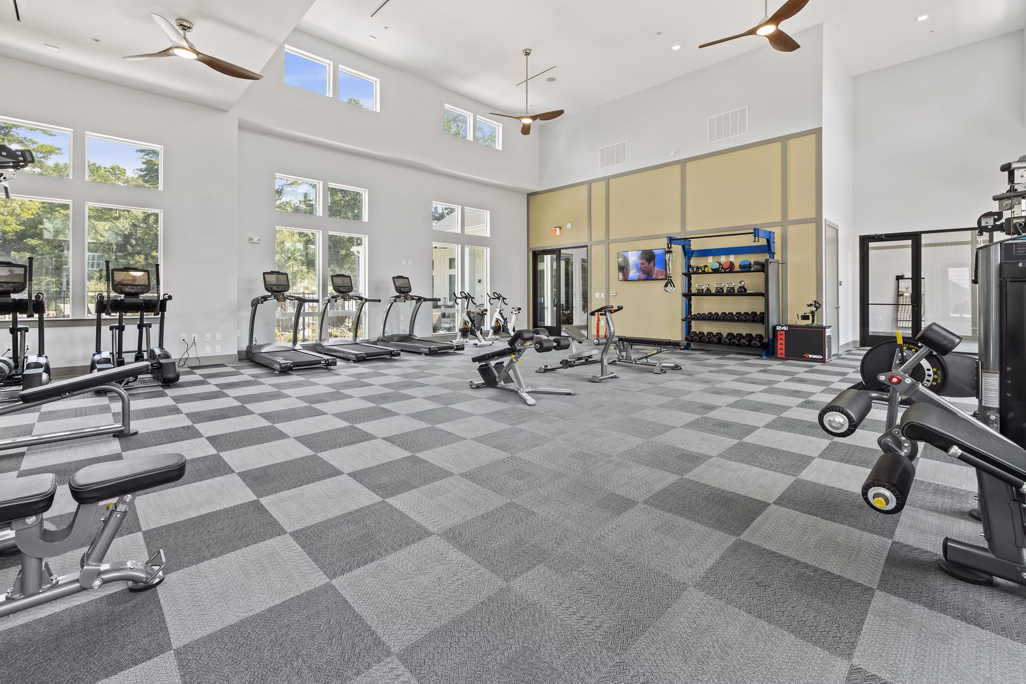 fitness center at Overlook Point Apartments 