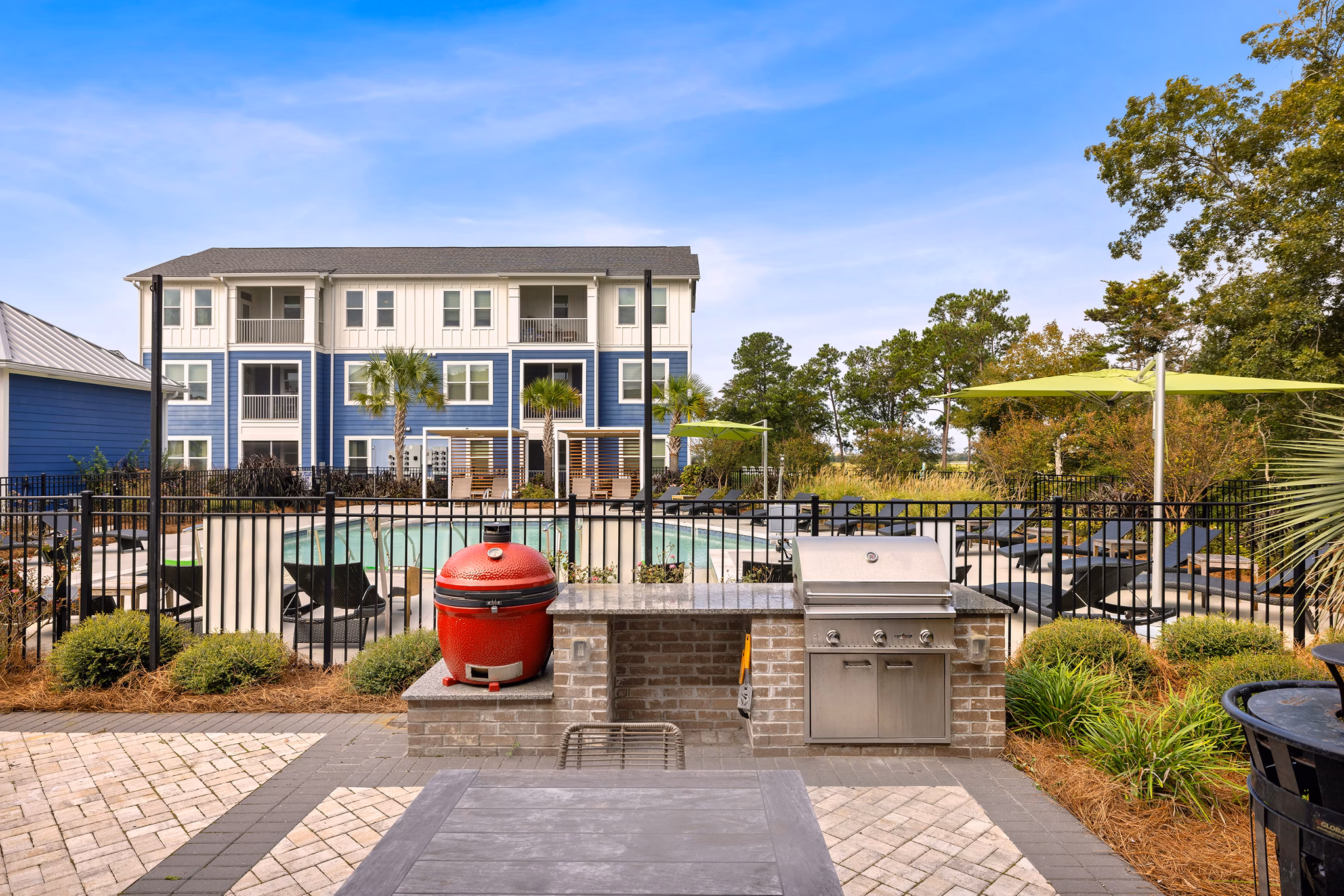 grill ara at Overlook Point Apartments 