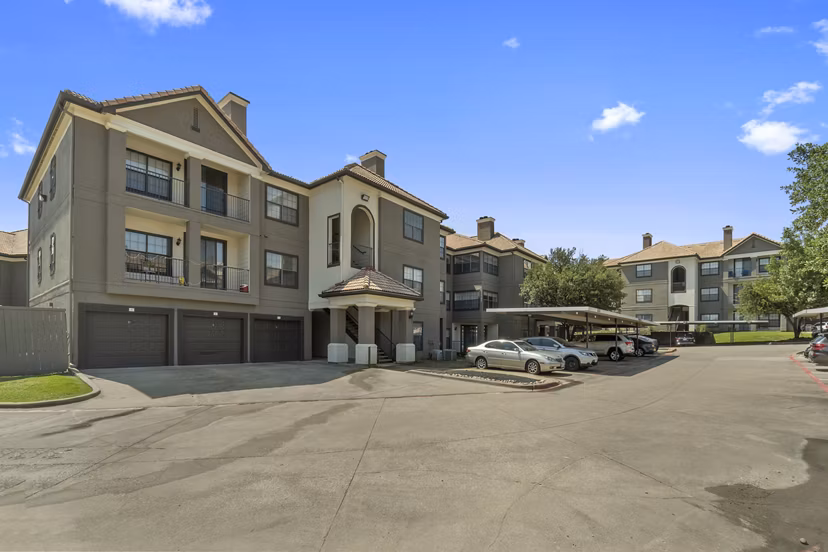exterior at The Lyndon Apartments