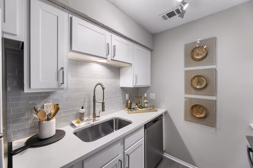 kitchen at The Retreat at River Ranch Apartments 