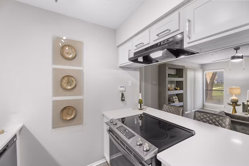 kitchen at The Retreat at River Ranch Apartments 