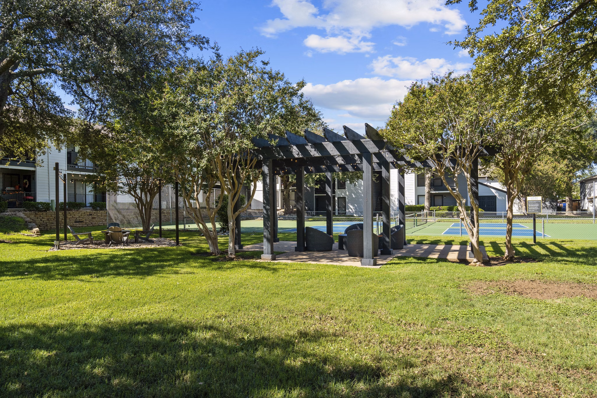 grill area at The Retreat at River Ranch Apartments 