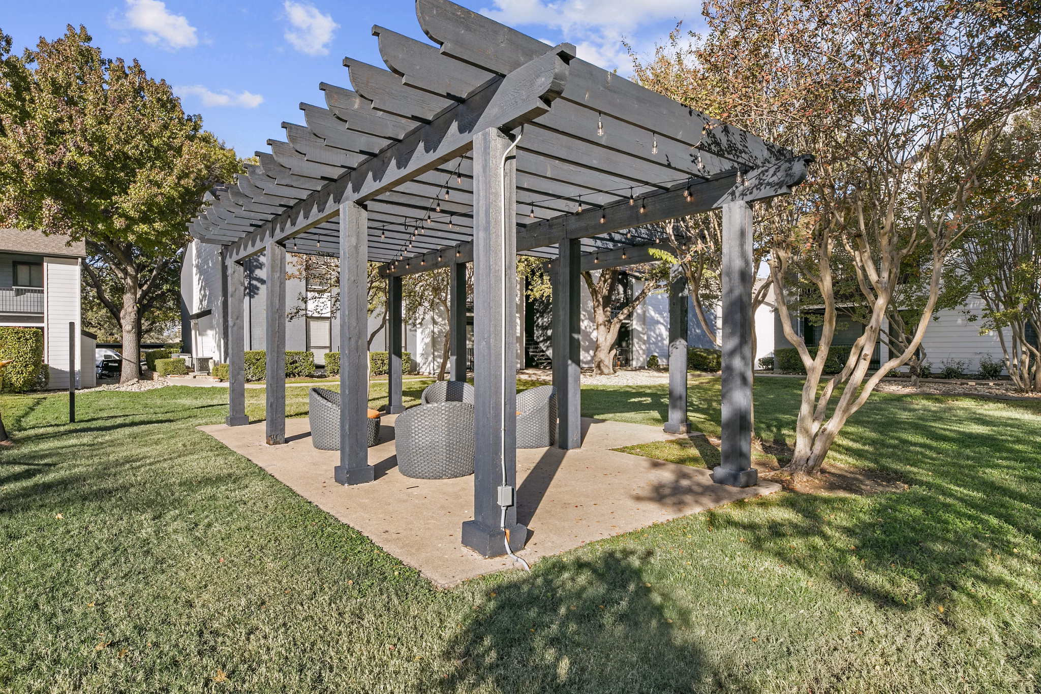 grill area at The Retreat at River Ranch Apartments 