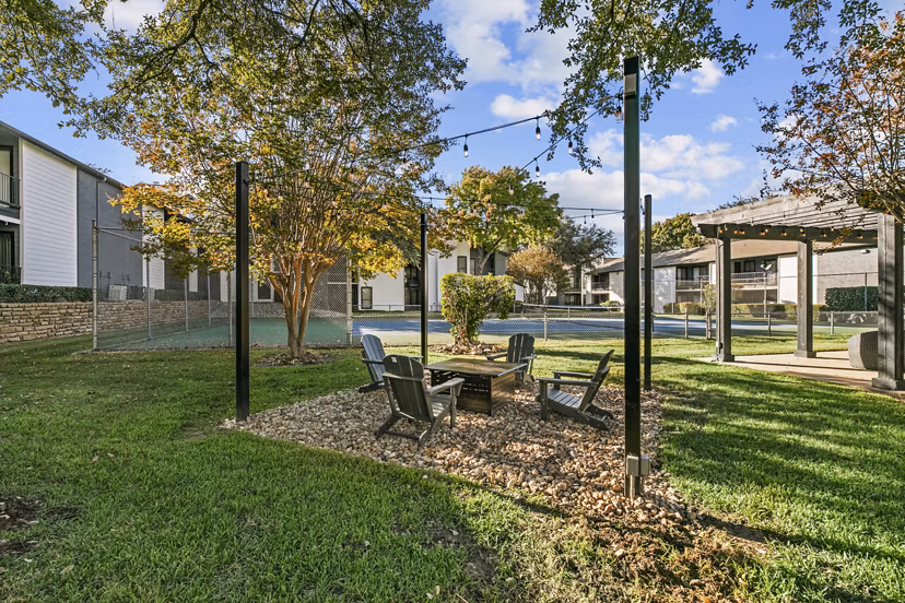 grill area at The Retreat at River Ranch Apartments 