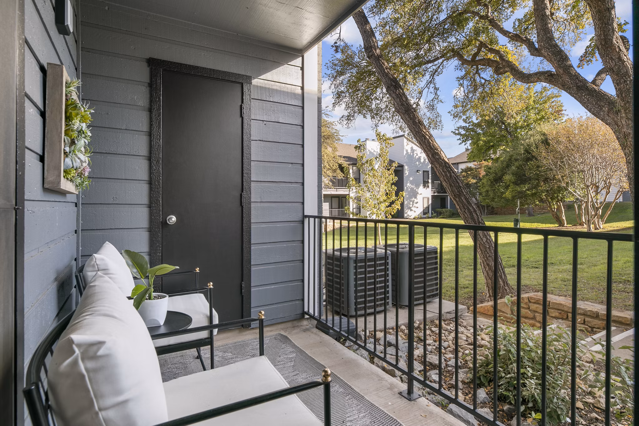 grill area at The Retreat at River Ranch Apartments 
