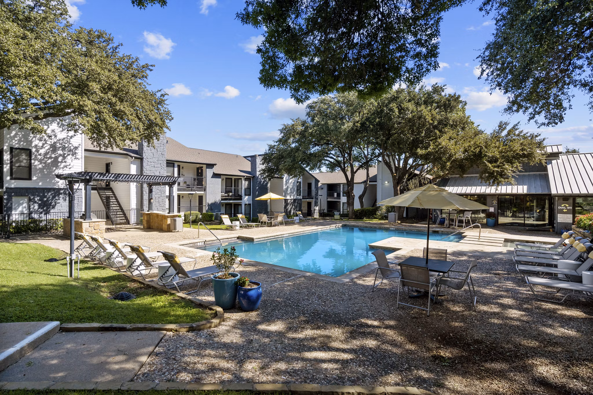pool at The Retreat at River Ranch Apartments 