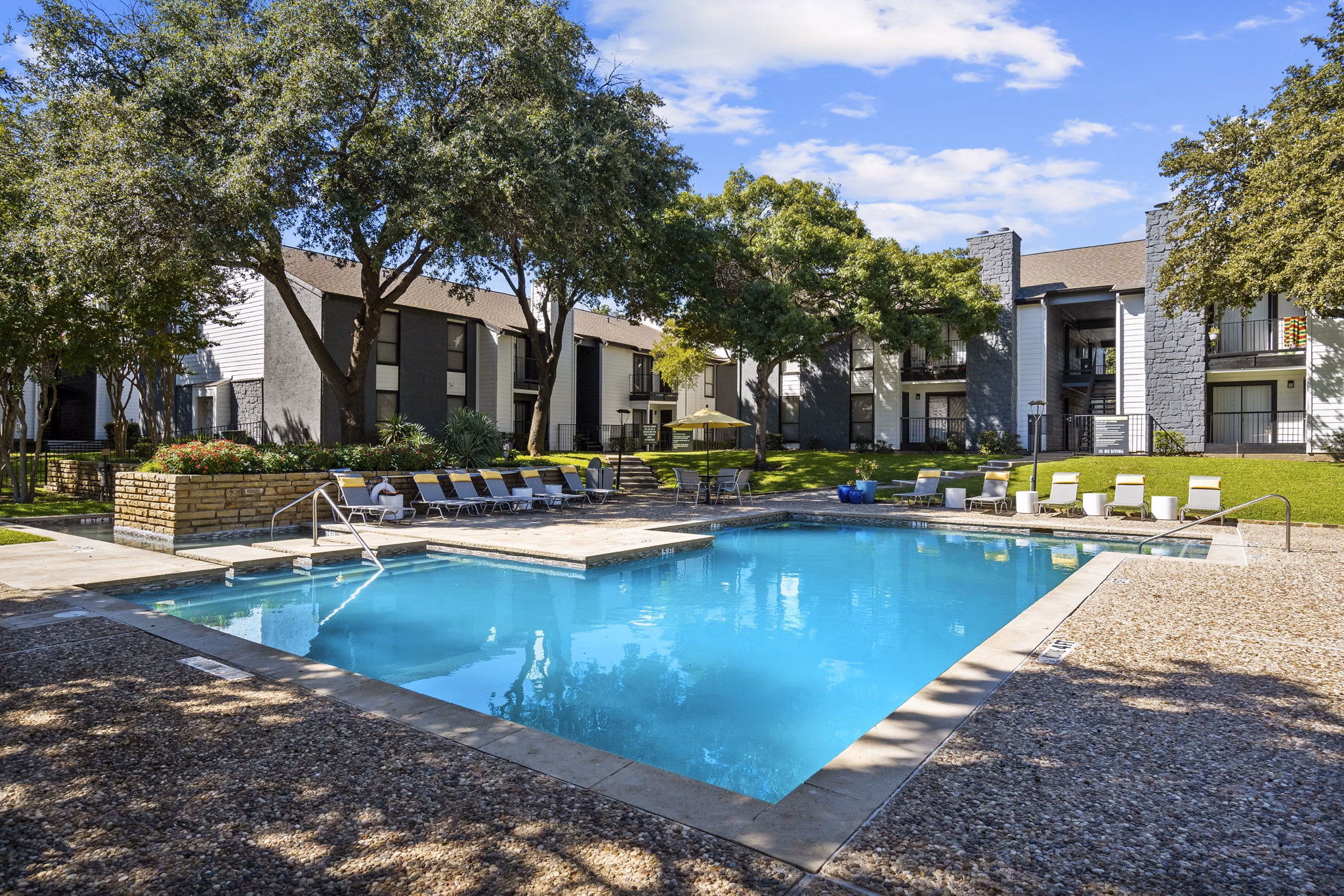 pool at The Retreat at River Ranch Apartments 