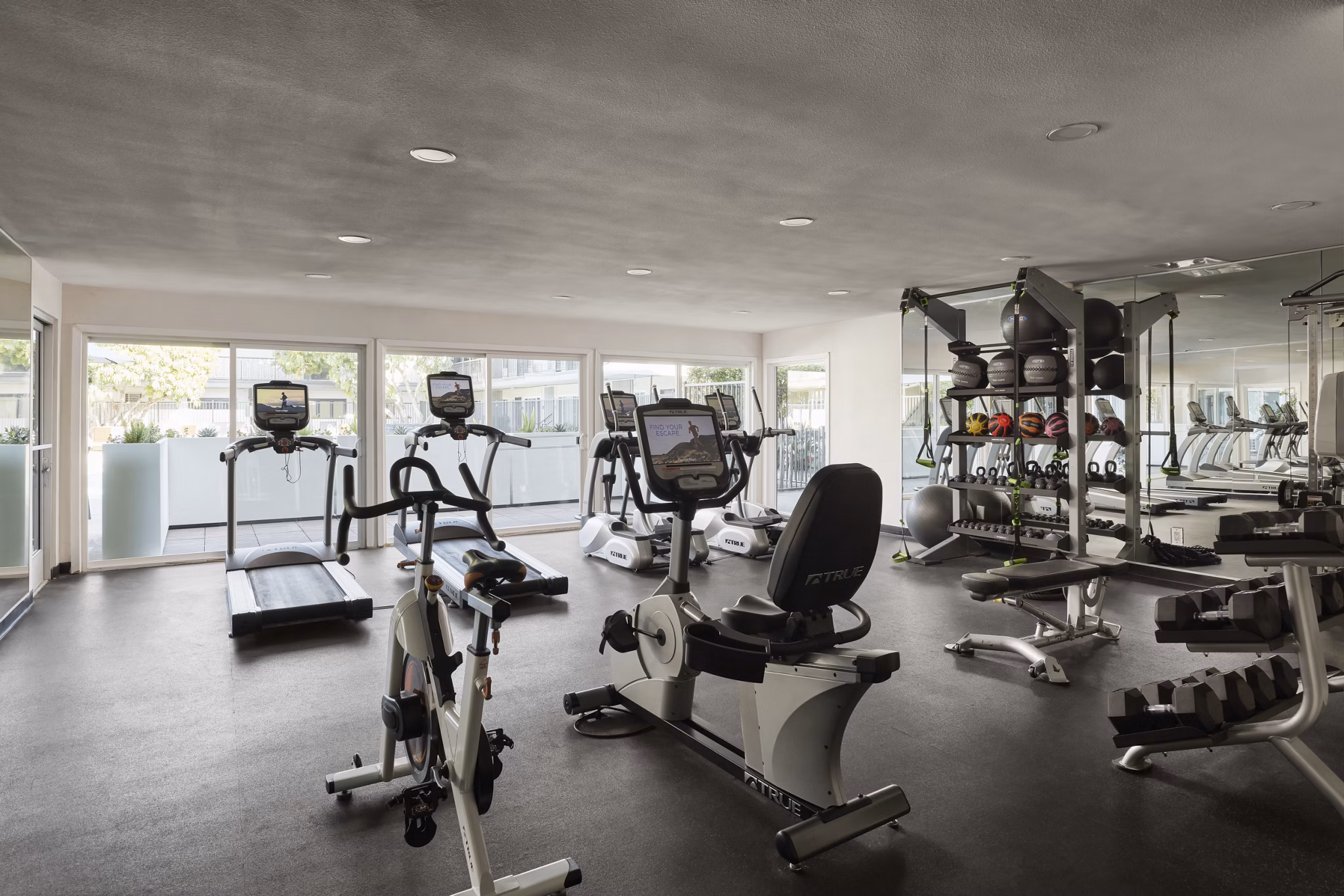 fitness center at Citrus Gardens Apartments