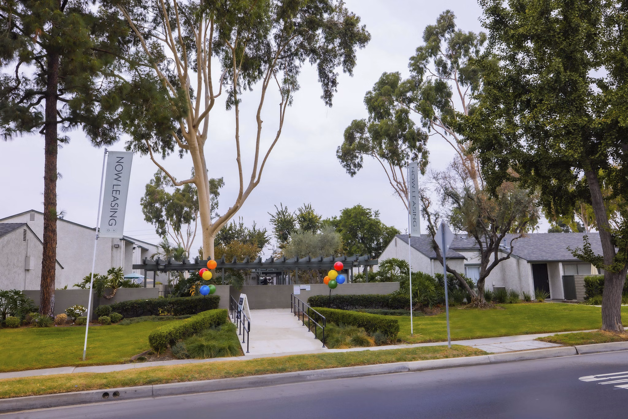 building at Placita Park Apartments