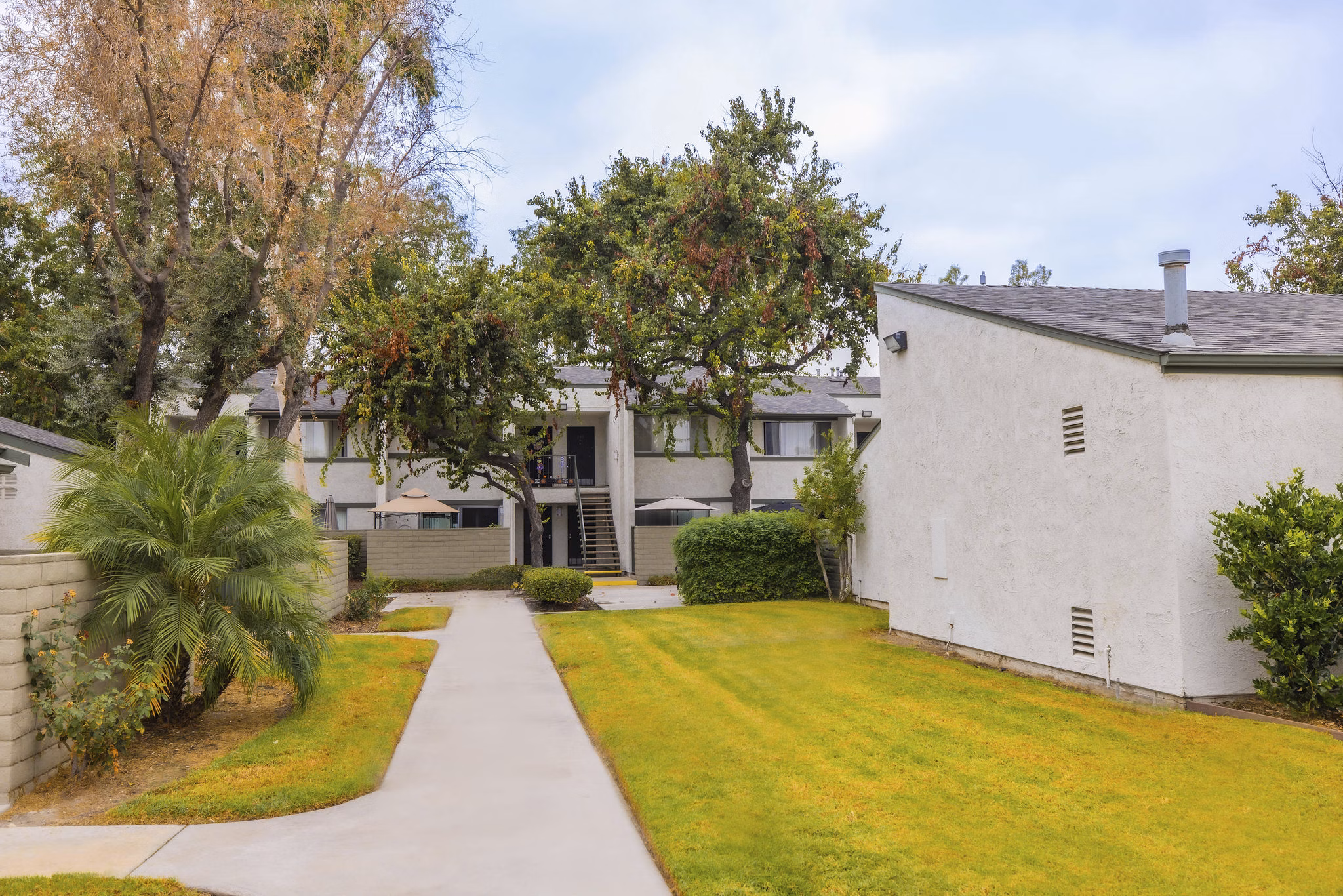 building at Placita Park Apartments