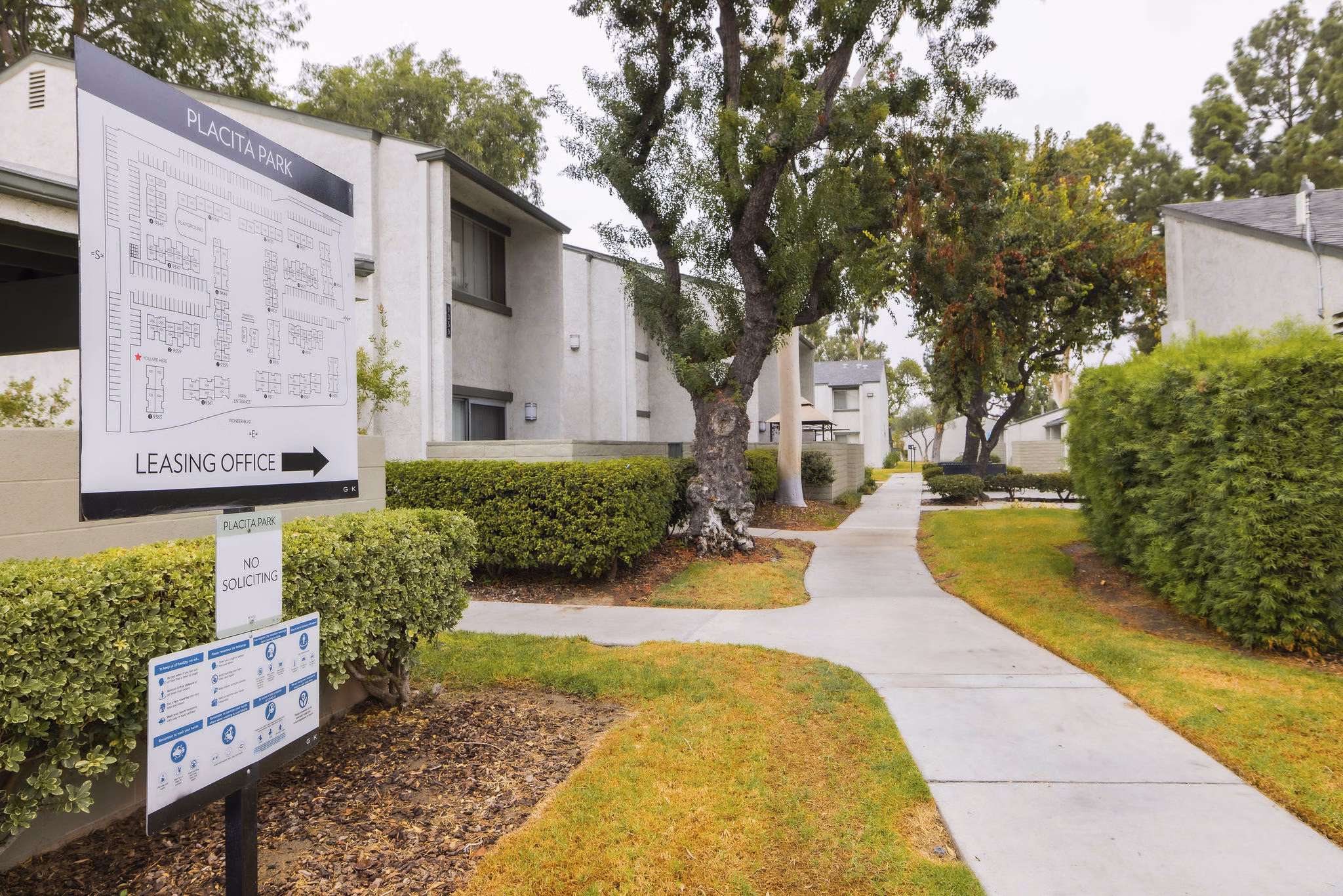 building at Placita Park Apartments