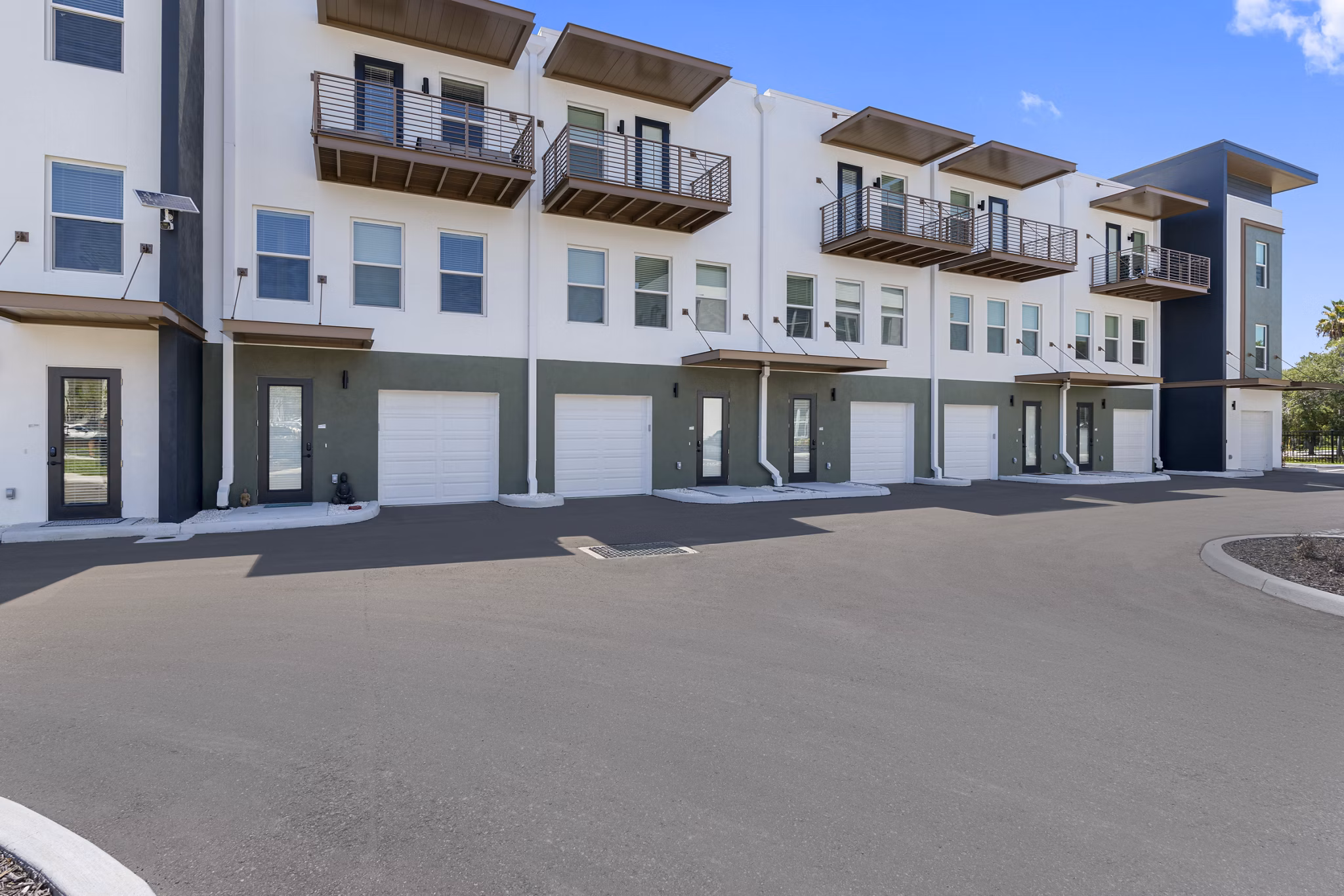 building at Lake Maggiore Apartments