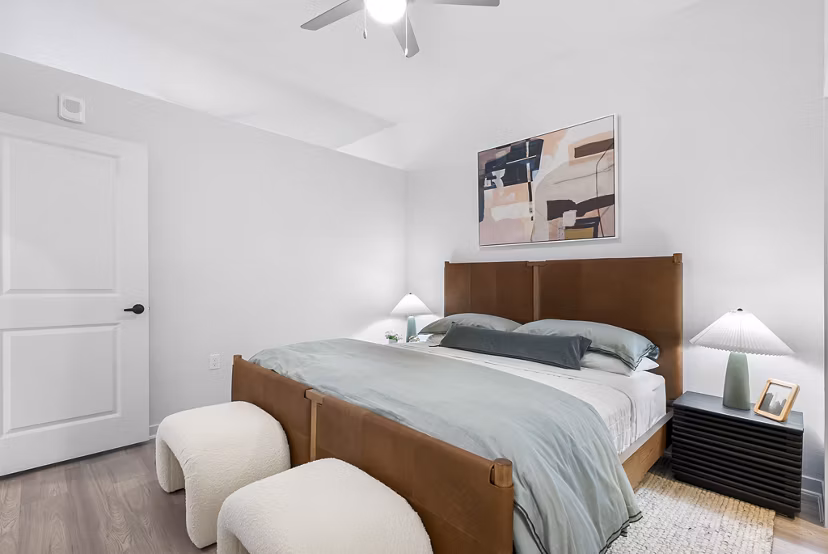 bedroom at Lake Maggiore Apartments