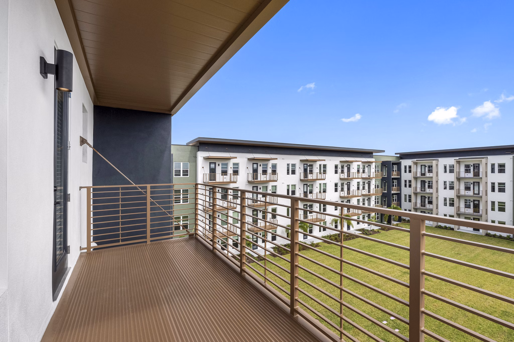patio at Lake Maggiore Apartments