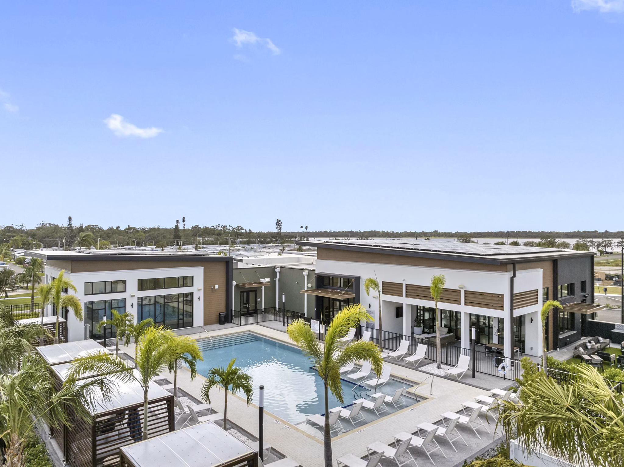 pool at Lake Maggiore Apartments