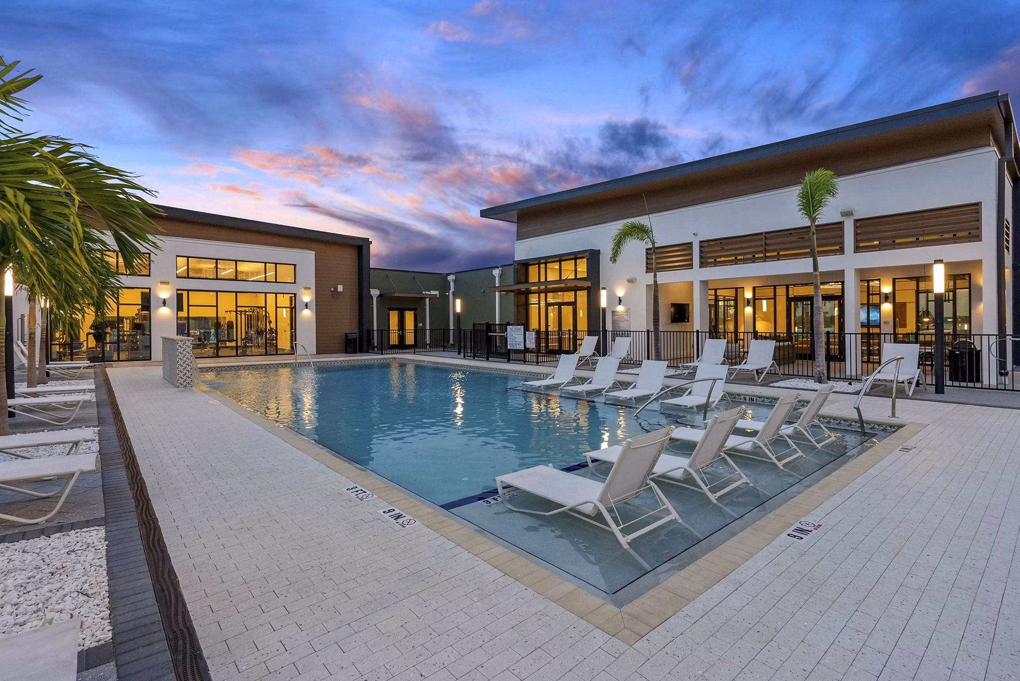 pool at Lake Maggiore Apartments