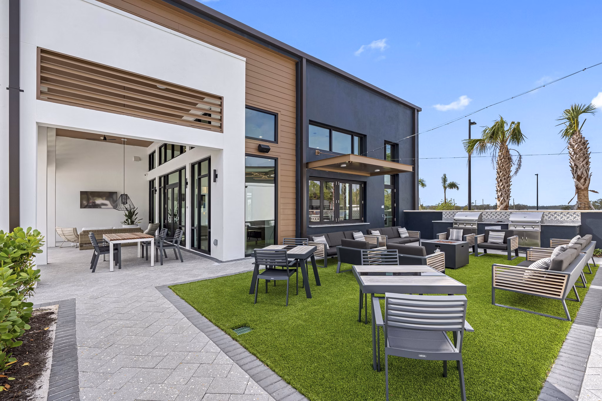 grill area at Lake Maggiore Apartments