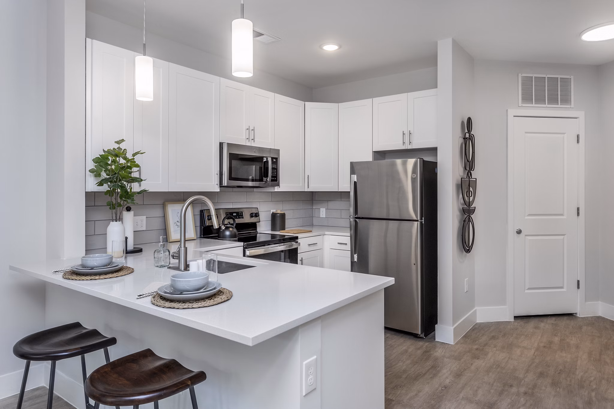 dining room at Centro at Pine Nash Apartments 