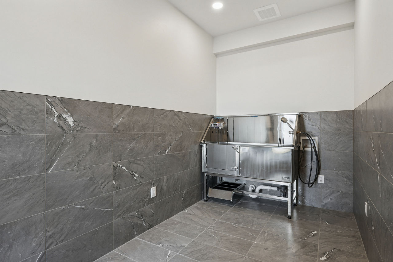 Pet wash at Lakeview Terrace