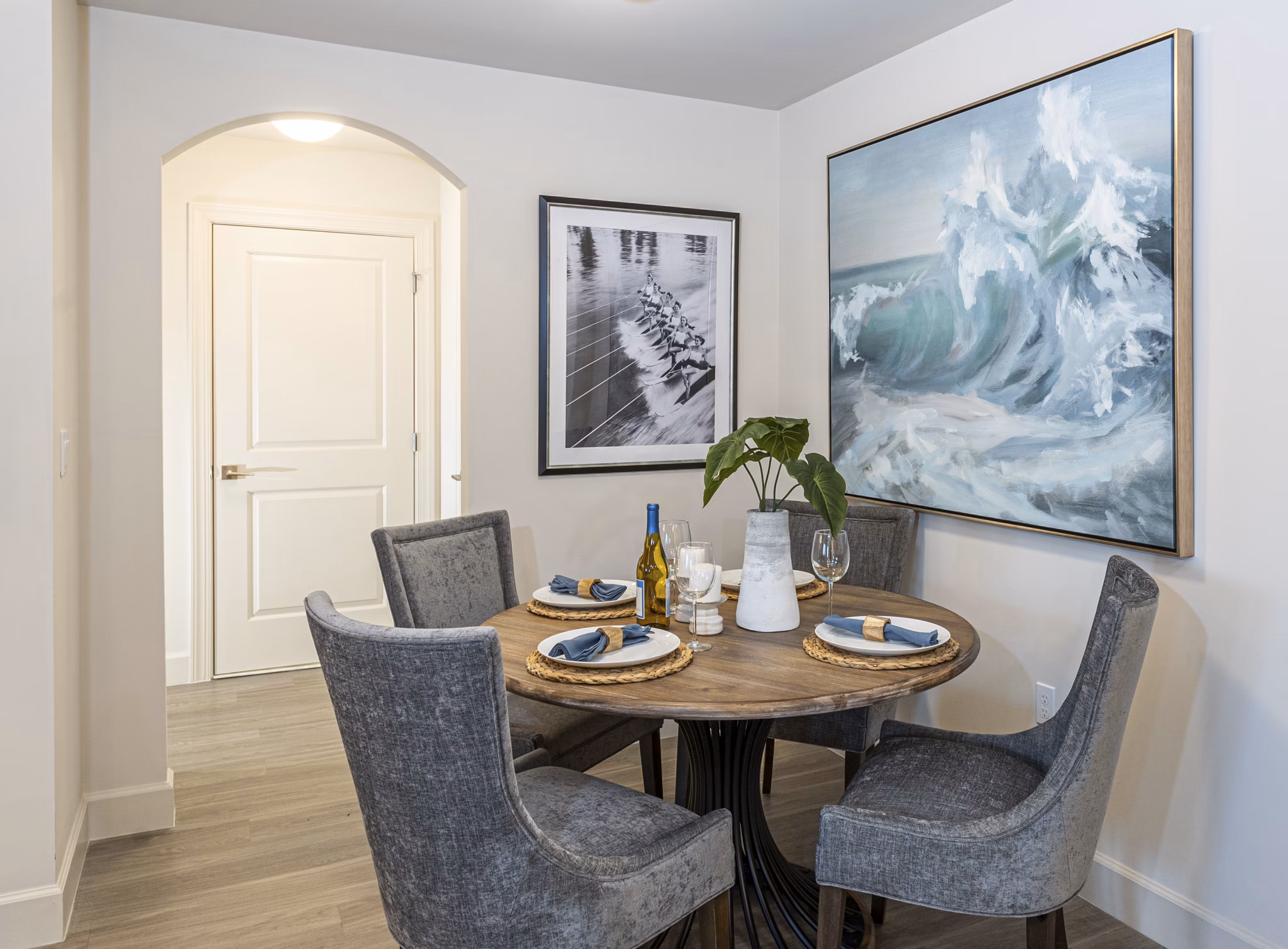 dining room at Everleigh Palm Beach Gardens Apartments