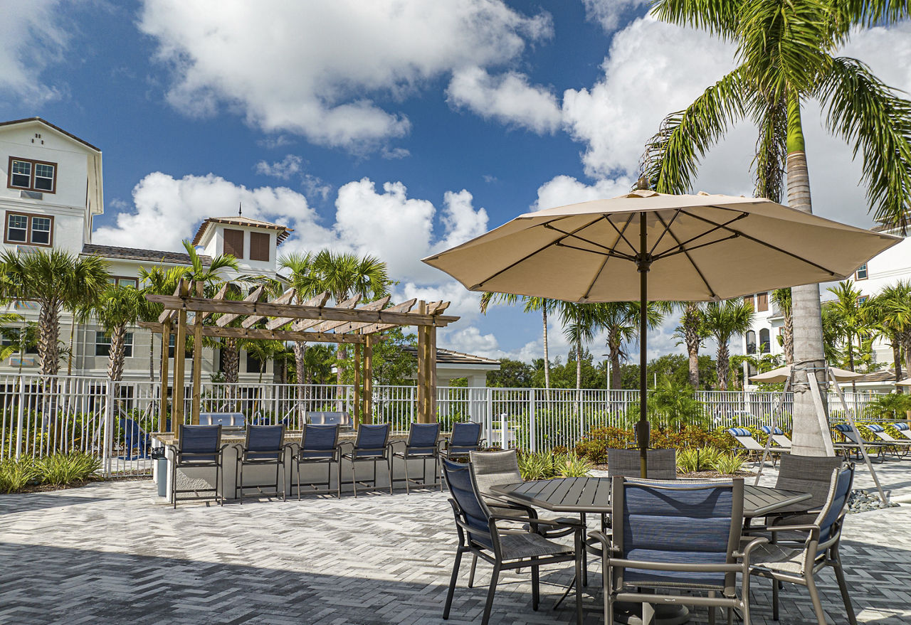 Grill area at Everleigh Palm Beach Gardens (3 of 3)