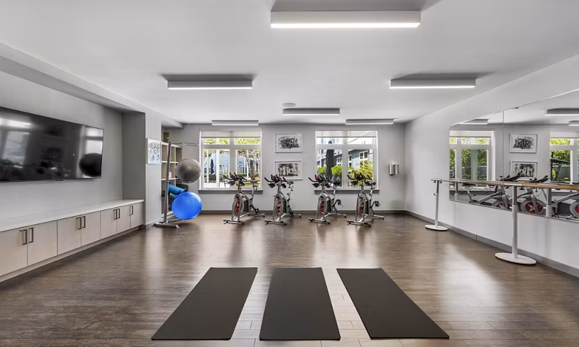 fitness center at Deco Apartments