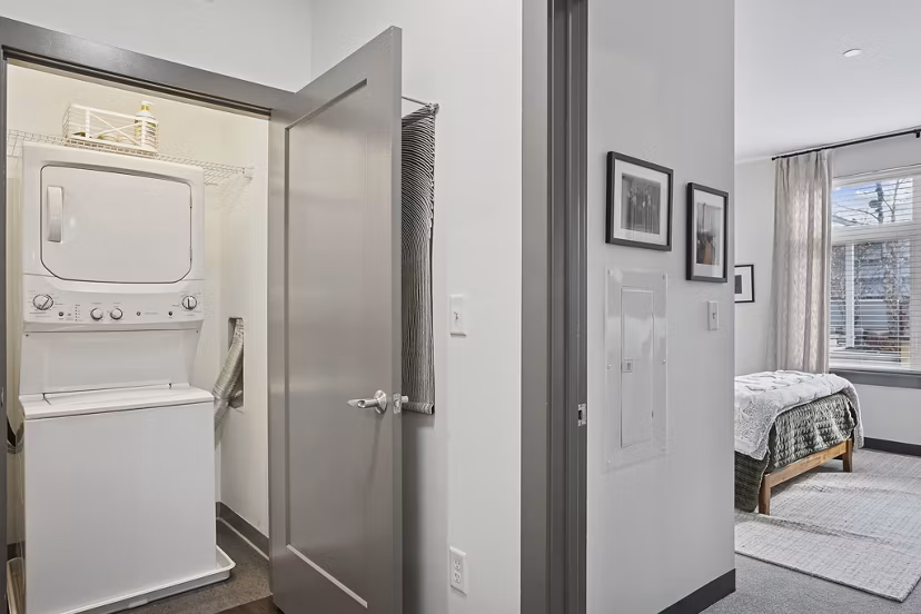 laundry facility at Deco Apartments