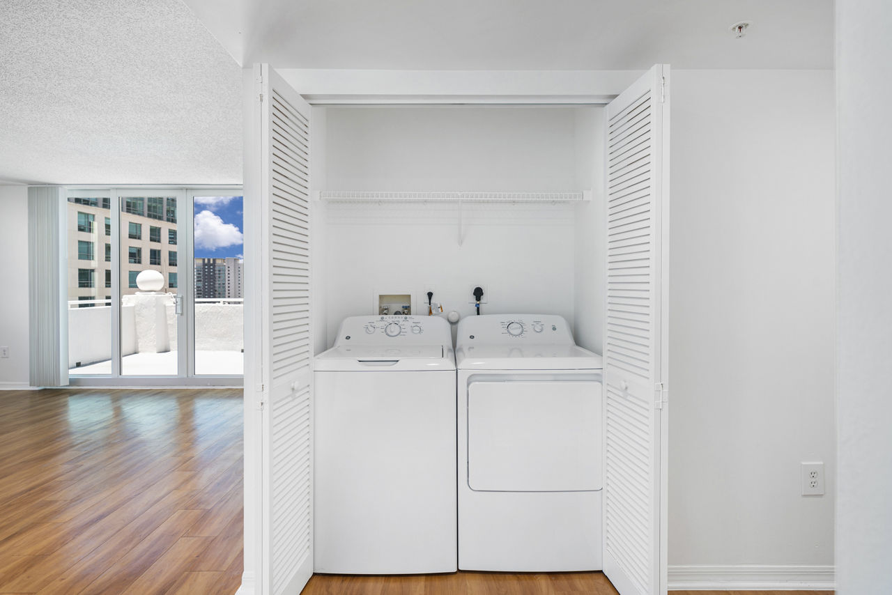 Laundry room at Yacht Club At Brickell Apartments