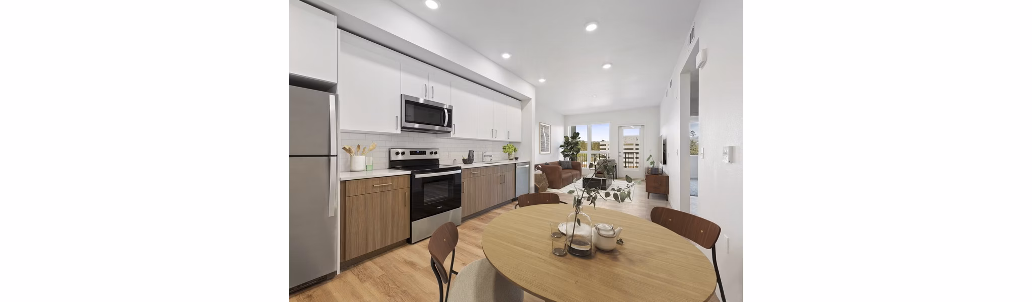 dining room at Lincoln Landing Apartments