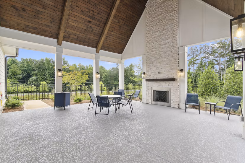 grill area at Enclave at Oak Ridge Apartments 