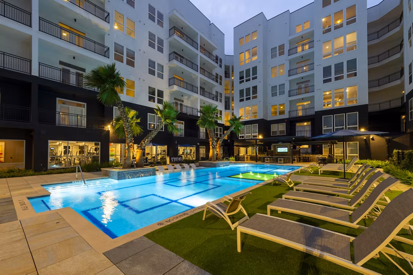 pool at Windsor Shepherd Apartments 
