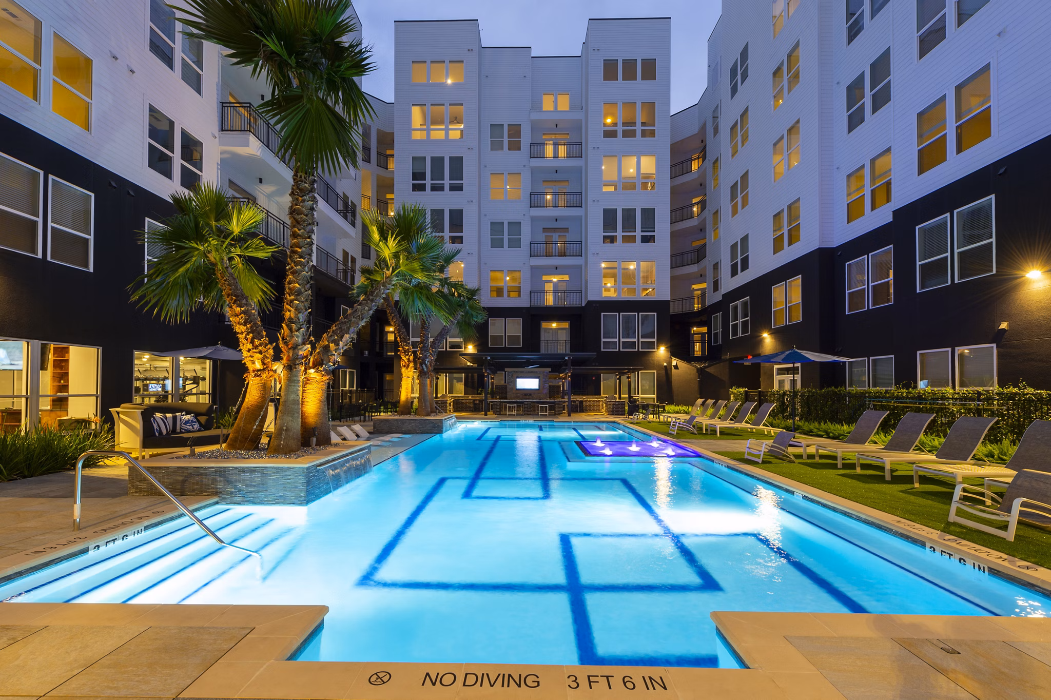 pool at Windsor Shepherd Apartments 
