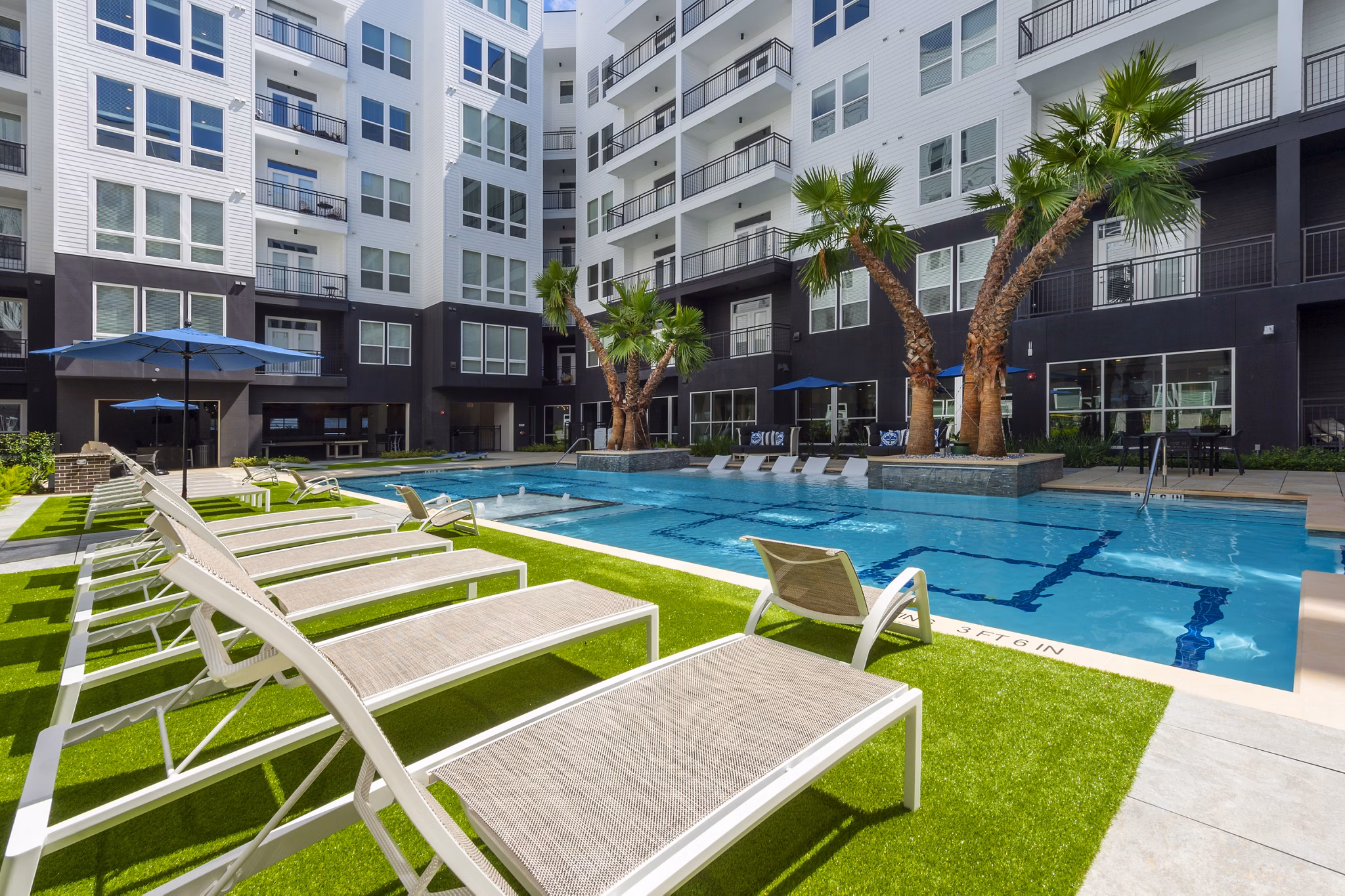 pool at Windsor Shepherd Apartments 