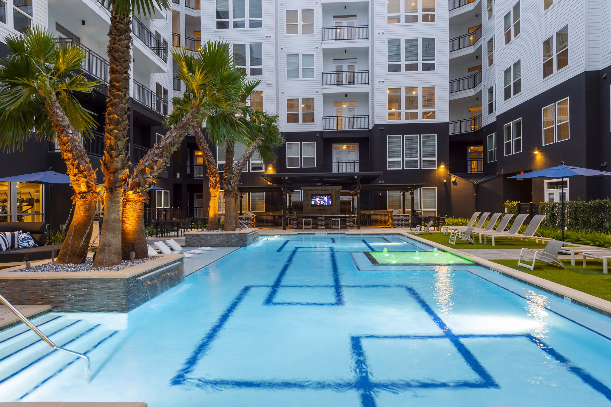 pool at Windsor Shepherd Apartments 