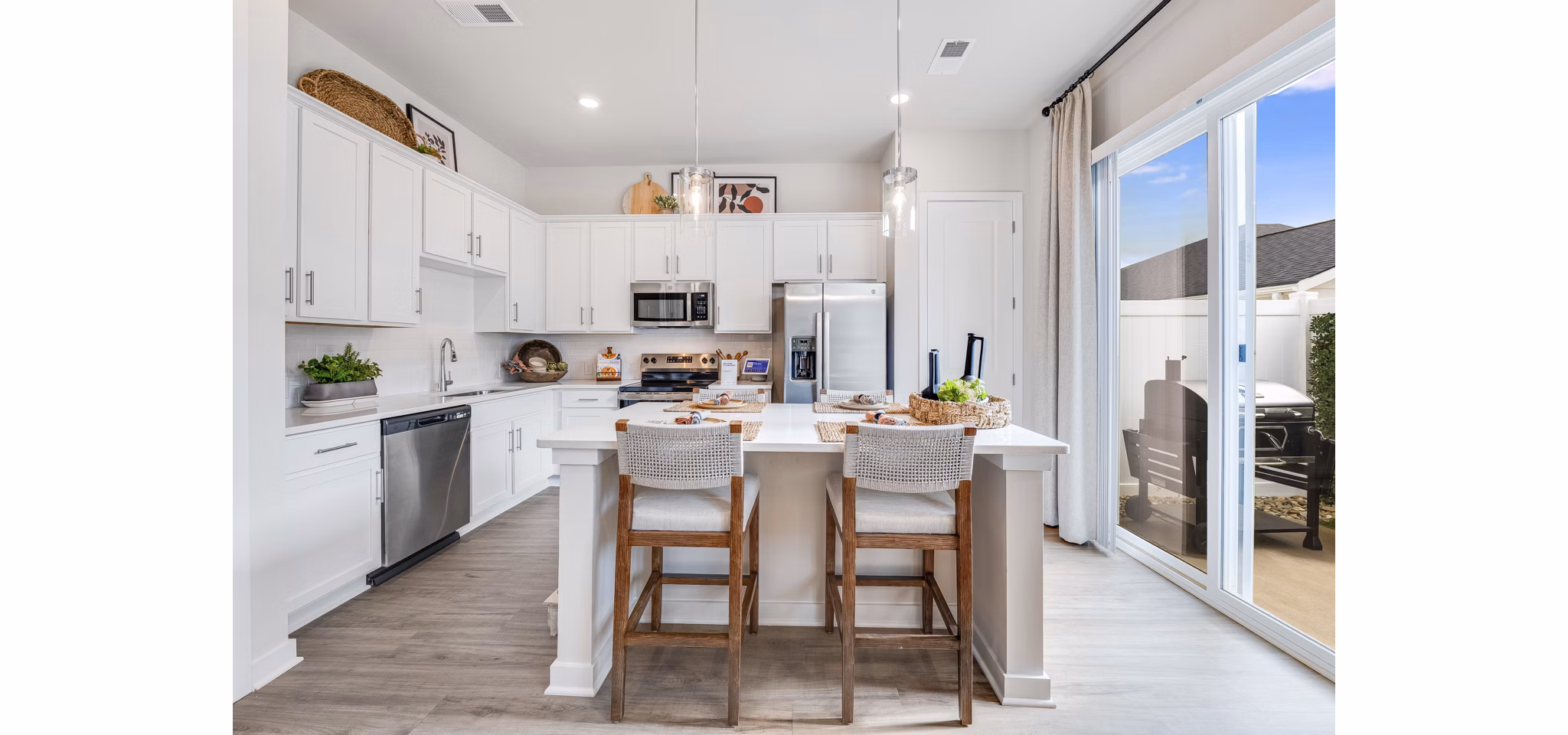 kitchen at Yardly Laveen Spectrum Apartments