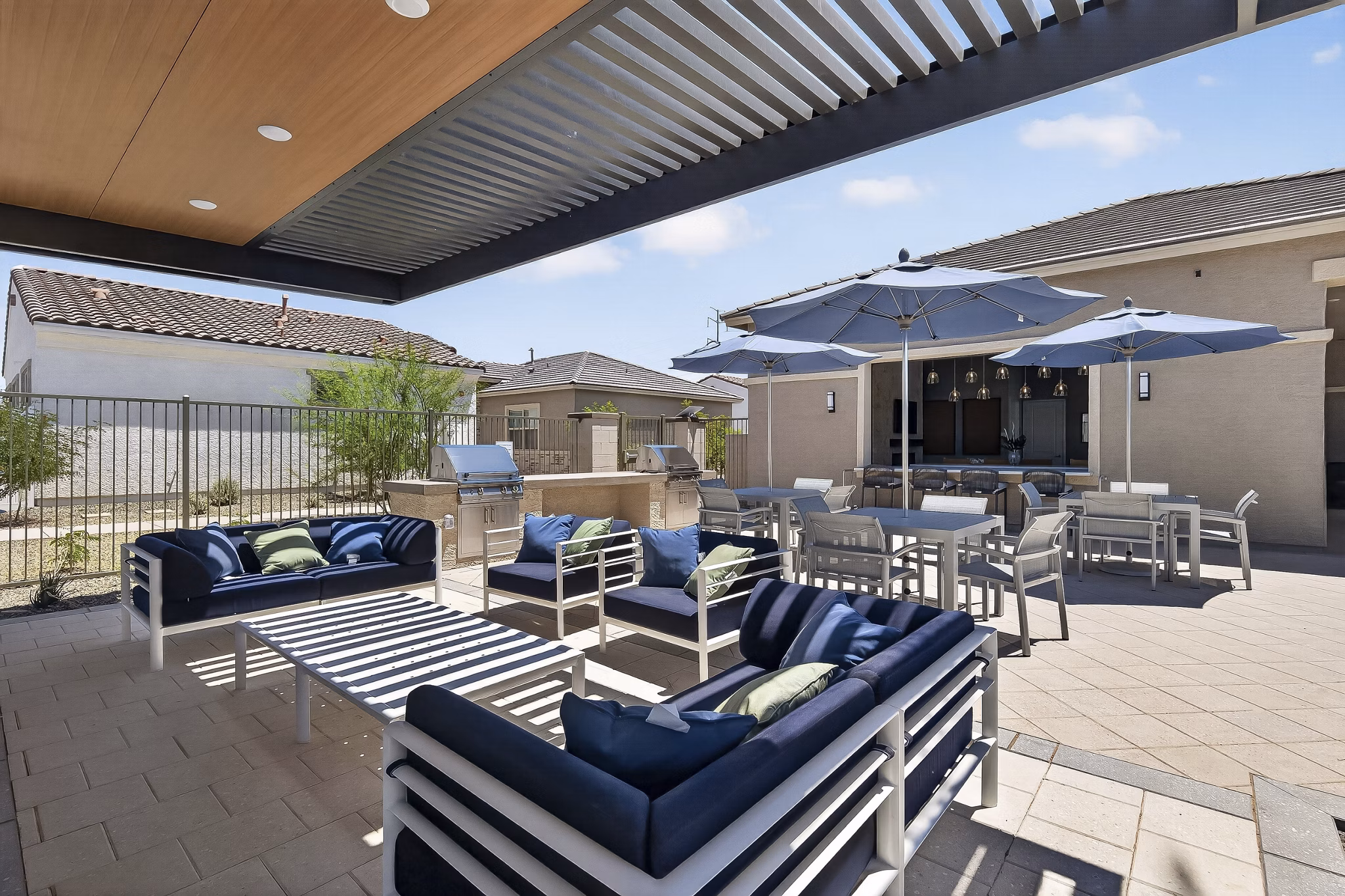 Patio at Yardly Laveen Spectrum Apartments