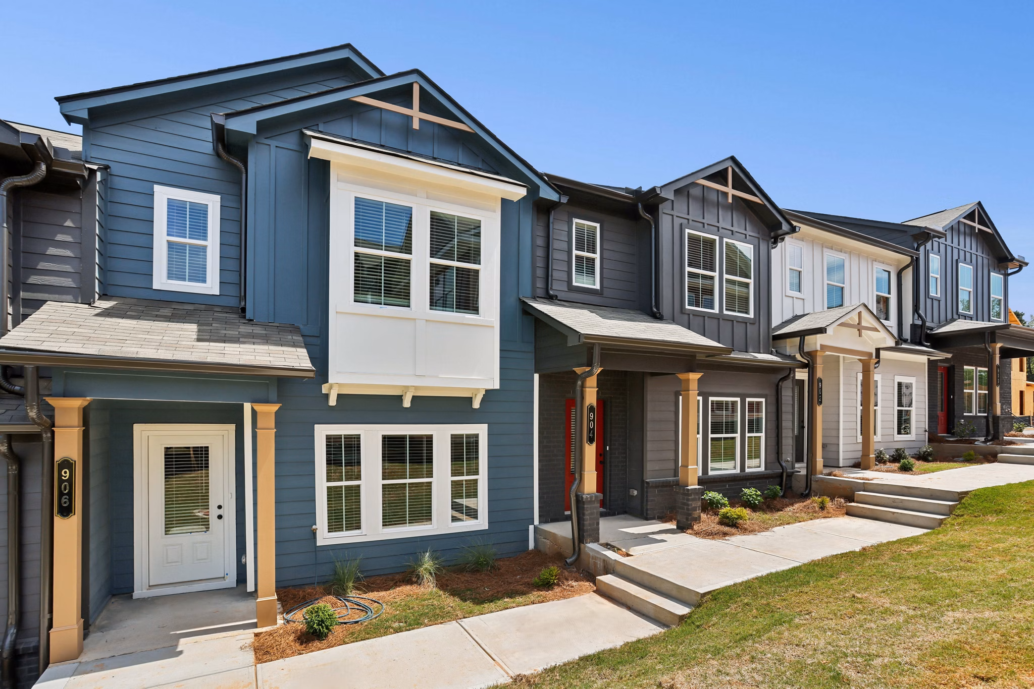 exterior at Skymor Sugar Hill Apartments