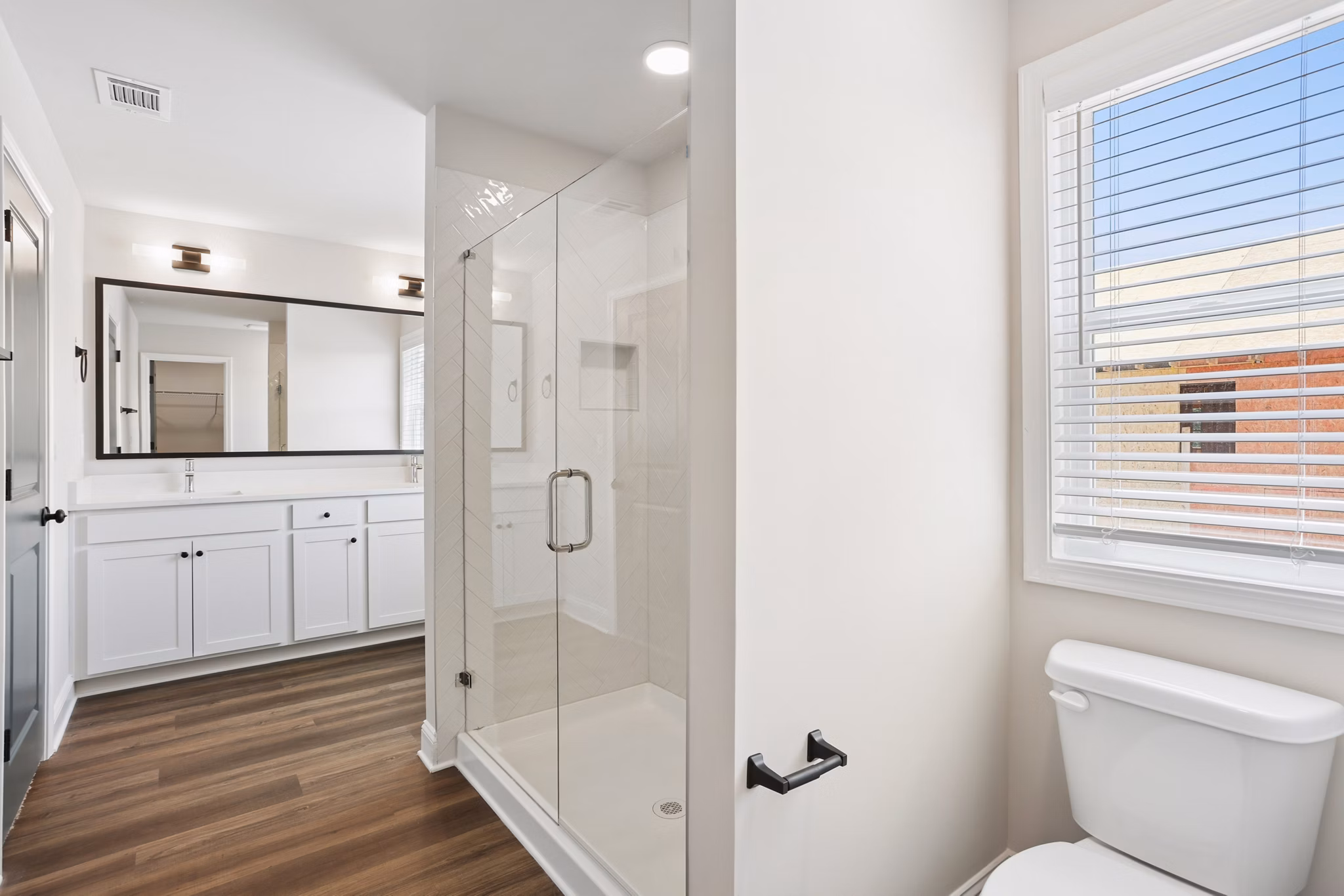bathroom at Skymor Sugar Hill Apartments