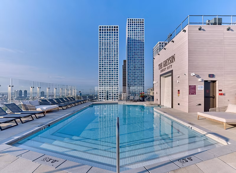 pool at Ashford Apartments 