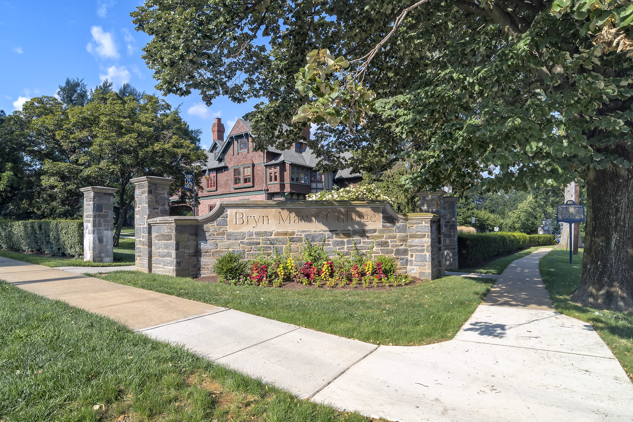 building/exterior at One Ardmore Apartments