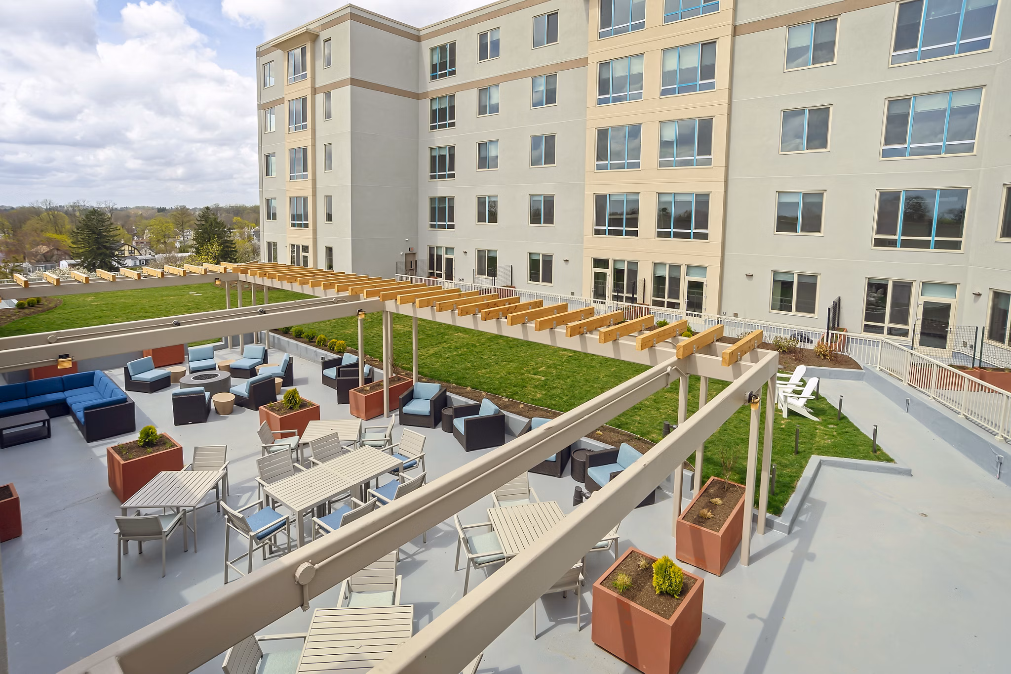 patio at One Ardmore Apartments