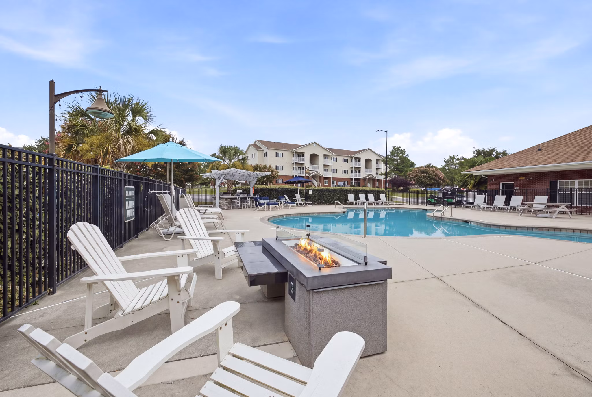 Pool at The Summit on 401 Apartments