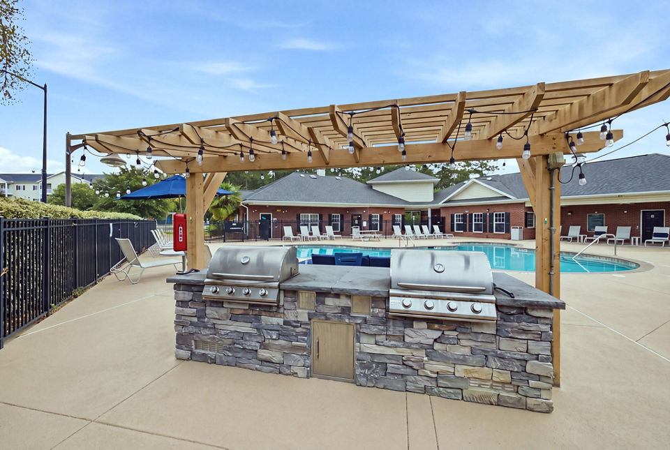 Grill Area at The Summit on 401 Apartments