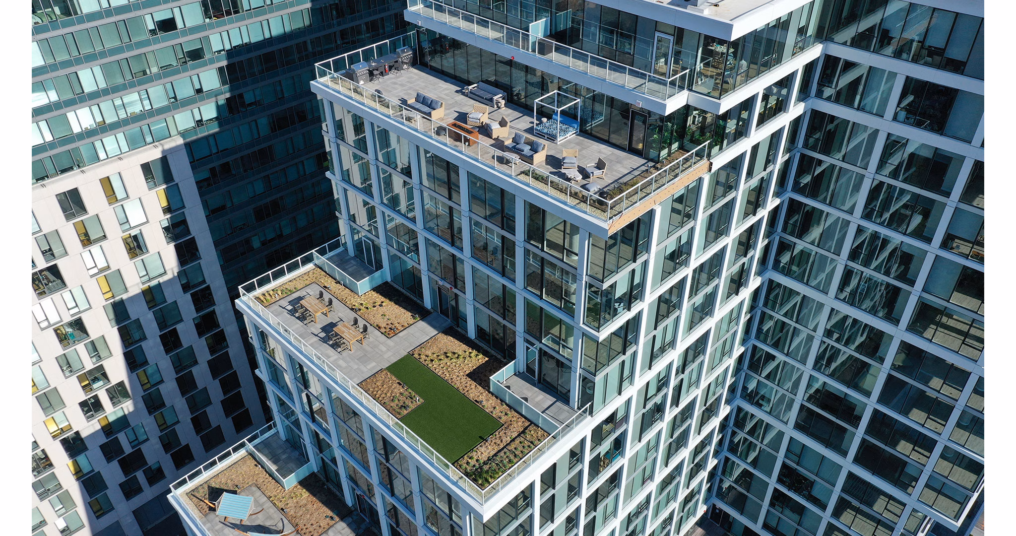 Building/Exterior at Albion Oak Park Apartments