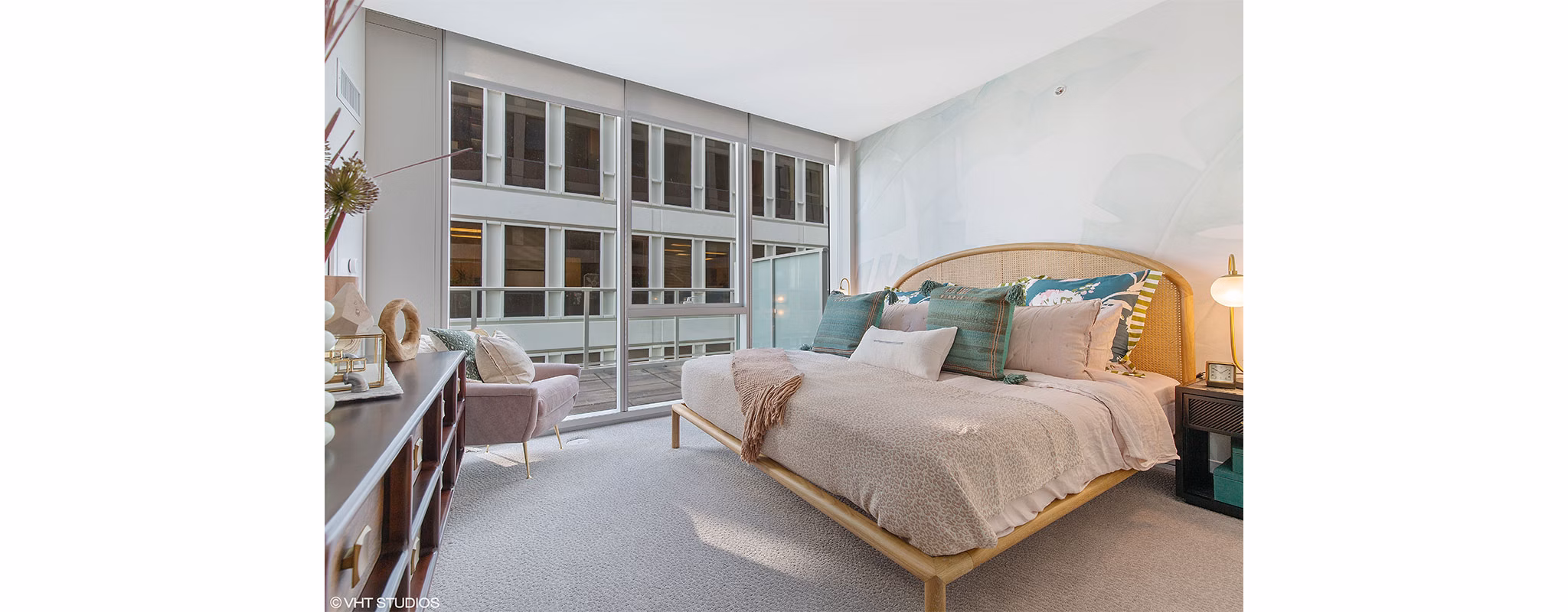 Bedroom at Albion Oak Park Apartments
