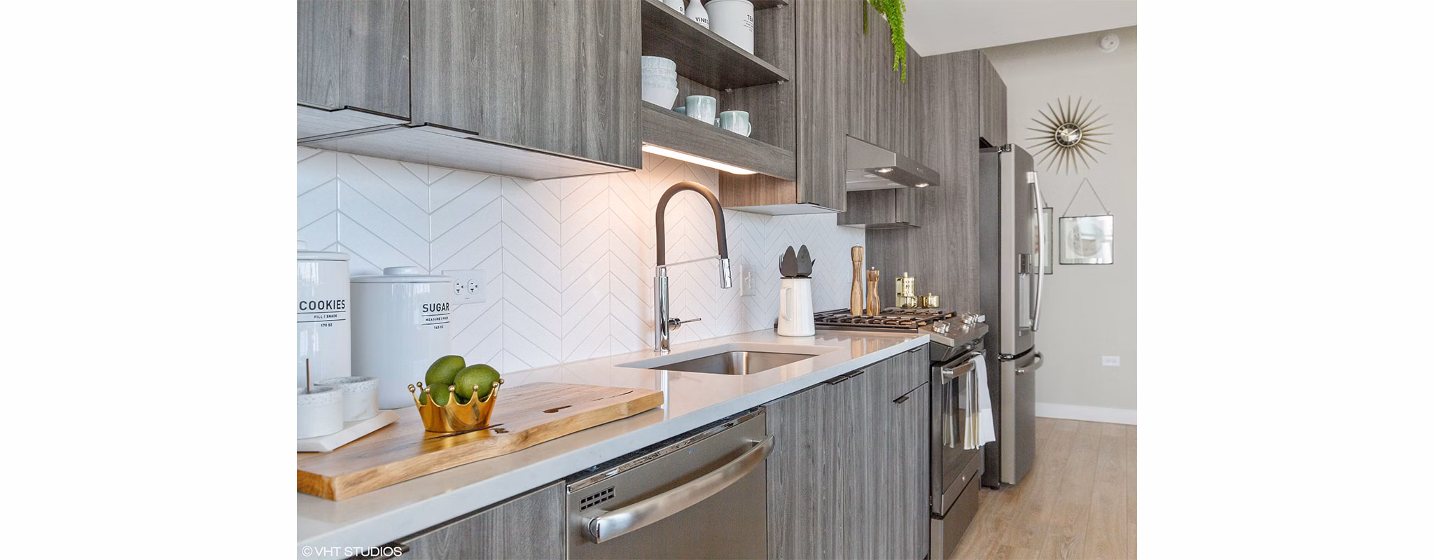 Kitchen at Albion Oak Park Apartments